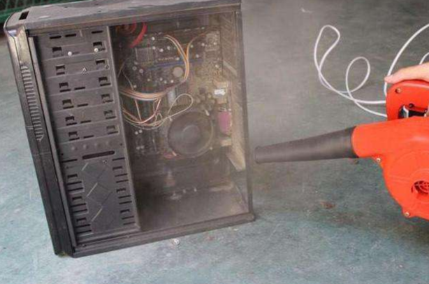 Win7電腦開機就黑屏怎么辦?